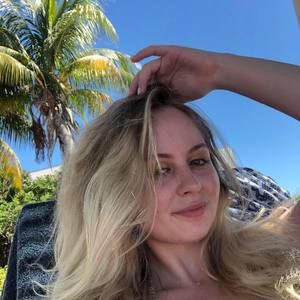 Meet your Posher, Monika